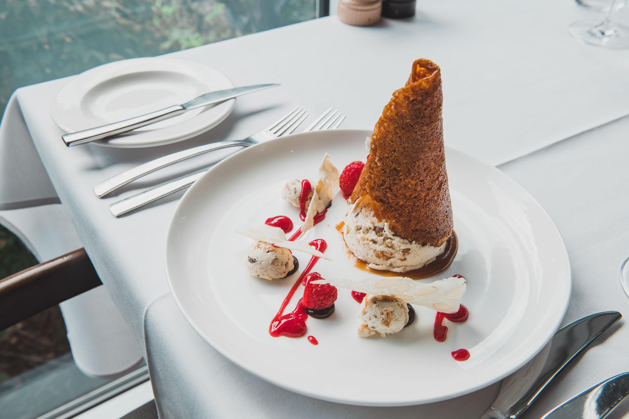 โรงแรมเดอะพอยท์บริสเบน ภายนอก รูปภาพ A dessert at the restaurant