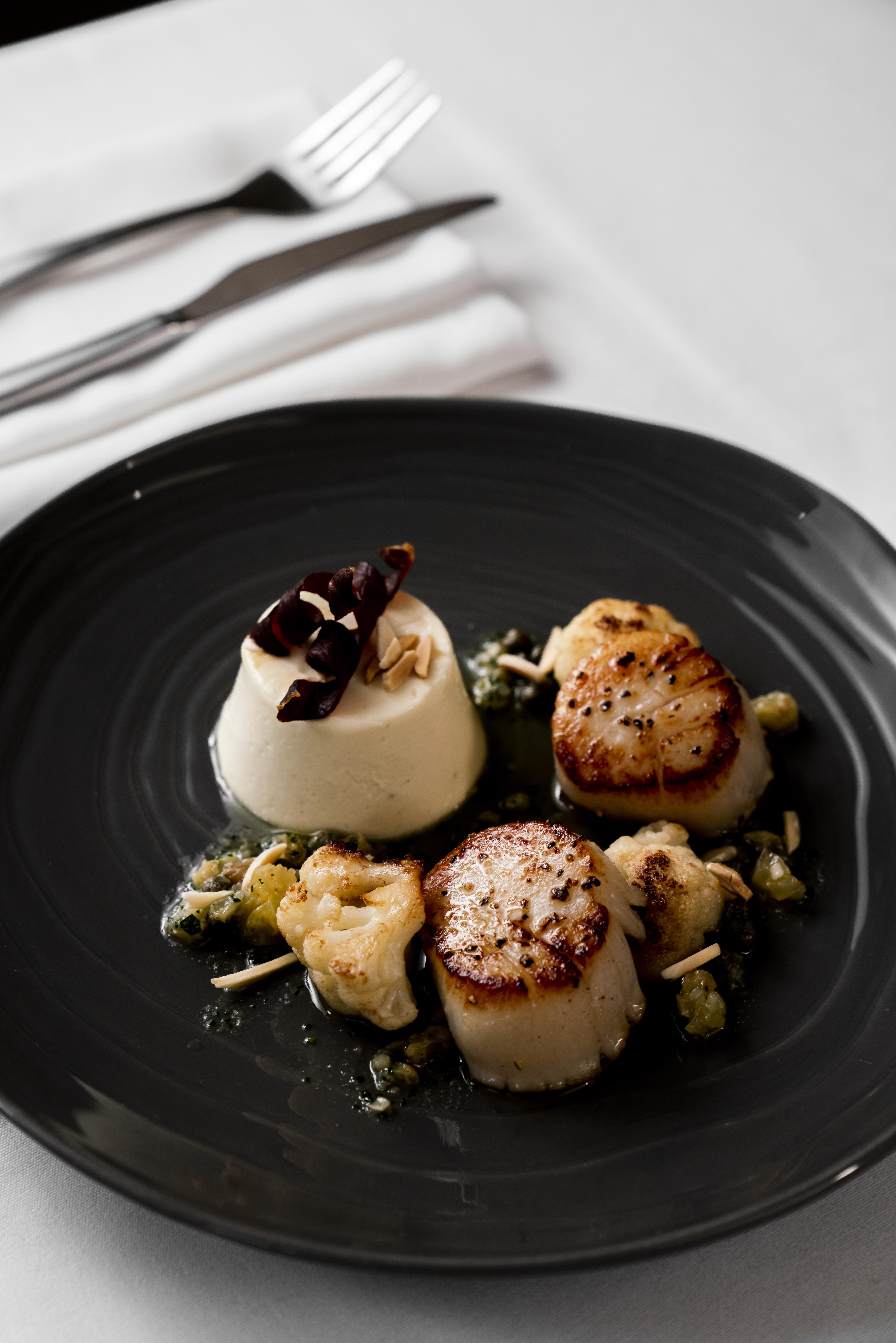 โรงแรมเดอะพอยท์บริสเบน ภายนอก รูปภาพ Scallops with a white chocolate sauce