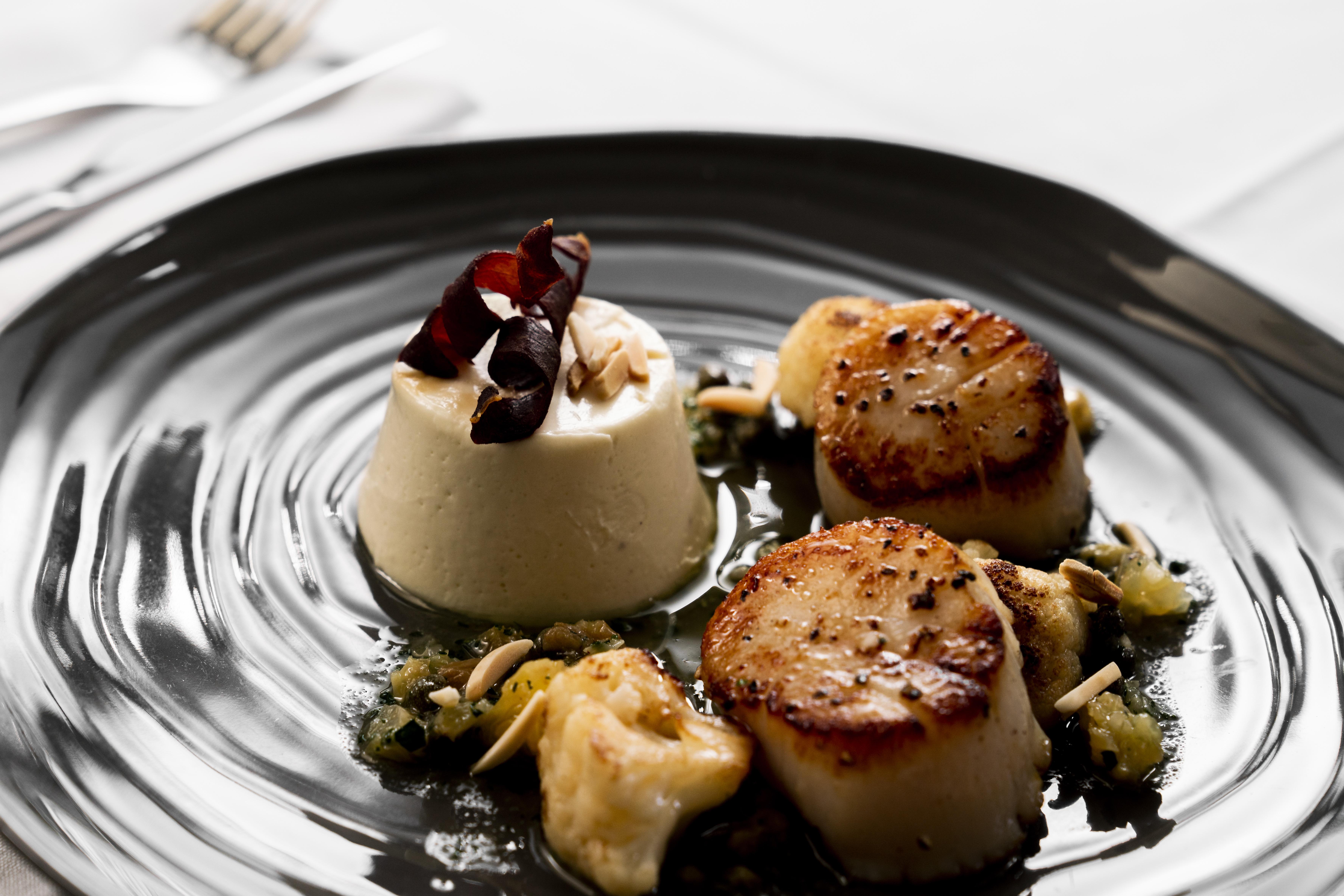 โรงแรมเดอะพอยท์บริสเบน ภายนอก รูปภาพ Scallops with a white chocolate sauce