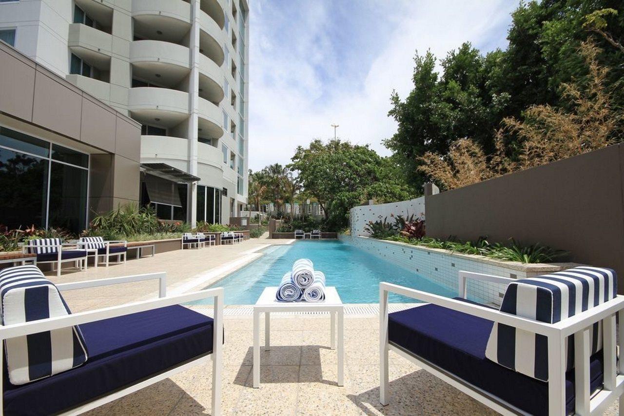โรงแรมเดอะพอยท์บริสเบน ภายนอก รูปภาพ The pool at the hotel
