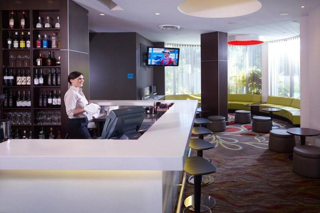 โรงแรมเดอะพอยท์บริสเบน ภายนอก รูปภาพ The bar at the hotel